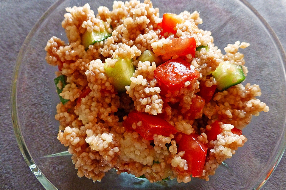 Couscous-Salat mit Himbeer-Vinaigrette