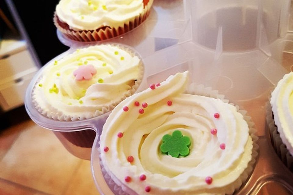 Red Velvet Cupcakes with Cream Cheese Frosting