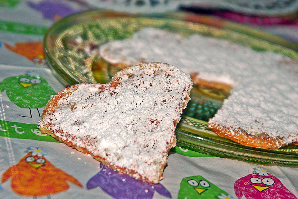 Flowers Sahnequark-Waffeln mit selbst gemachter roter Grütze