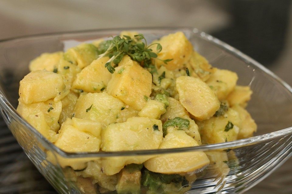 Kartoffelsalat mit Avocado und Koriander