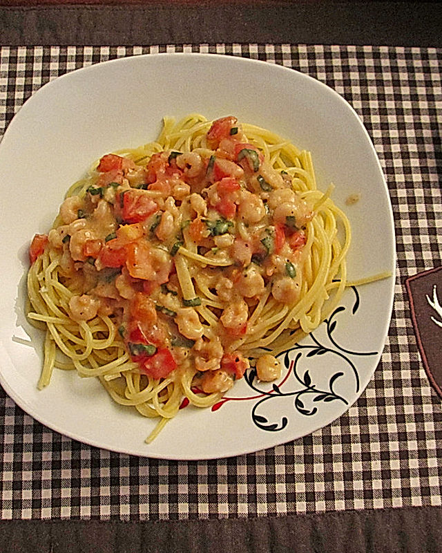 Spaghetti mit Garnelen-Salbei-Tomaten-Sahne-Sauce