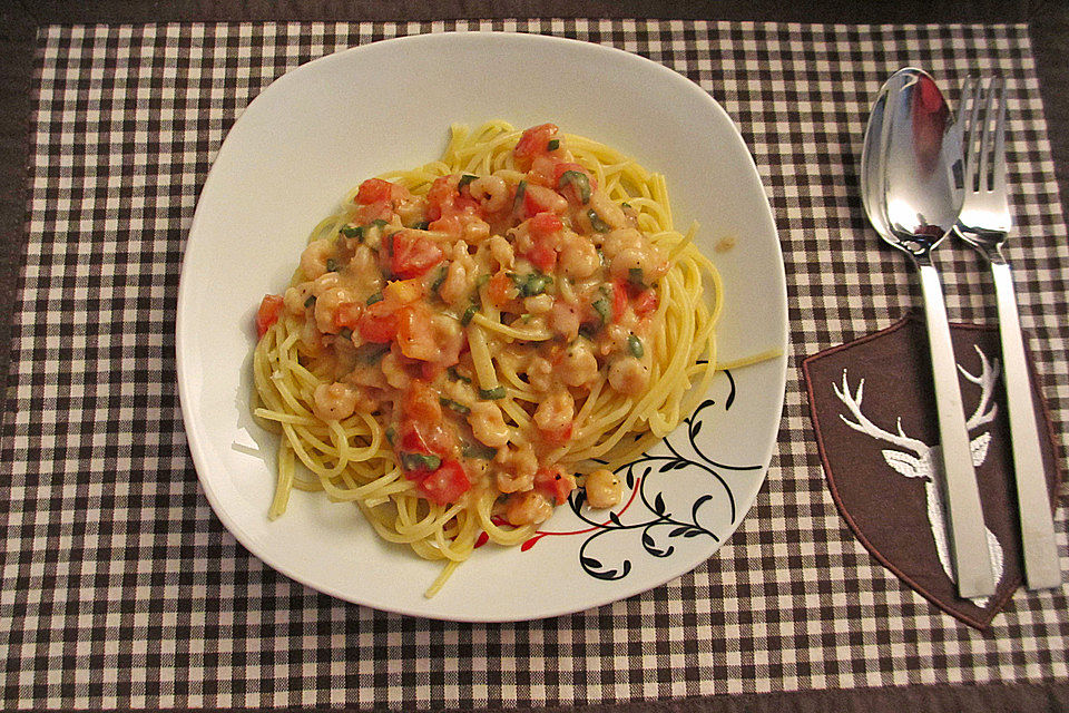 Spaghetti mit Garnelen-Salbei-Tomaten-Sahne-Sauce