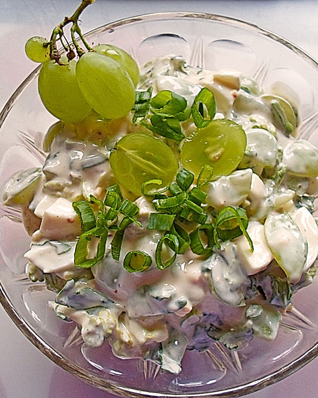 Trauben-Eier-Lauchzwiebel-Salat mit Joghurt-Dressing
