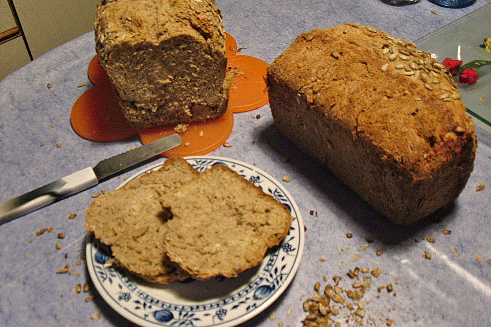 Sechskernbrot mit Weizensauerteig „Robert“ Sechskernbrot mit Weizensauerteig „Robert“