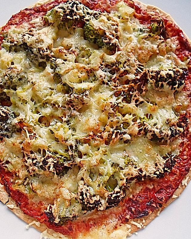 Wrap-Pizza mit Brokkoli auf Schmand-Ketchup-Basis