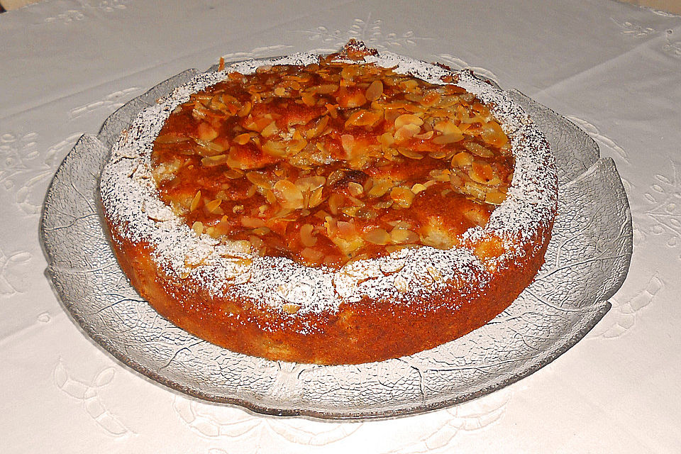 Aprikosen-Mandarinen-Kuchen mit Mandeln