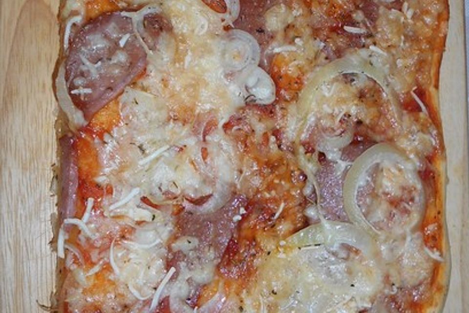 Zwiebel-Käse Pizza