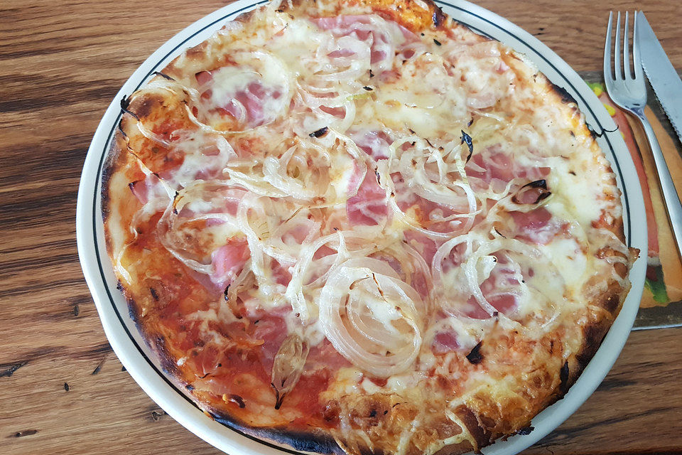 Zwiebel-Käse Pizza