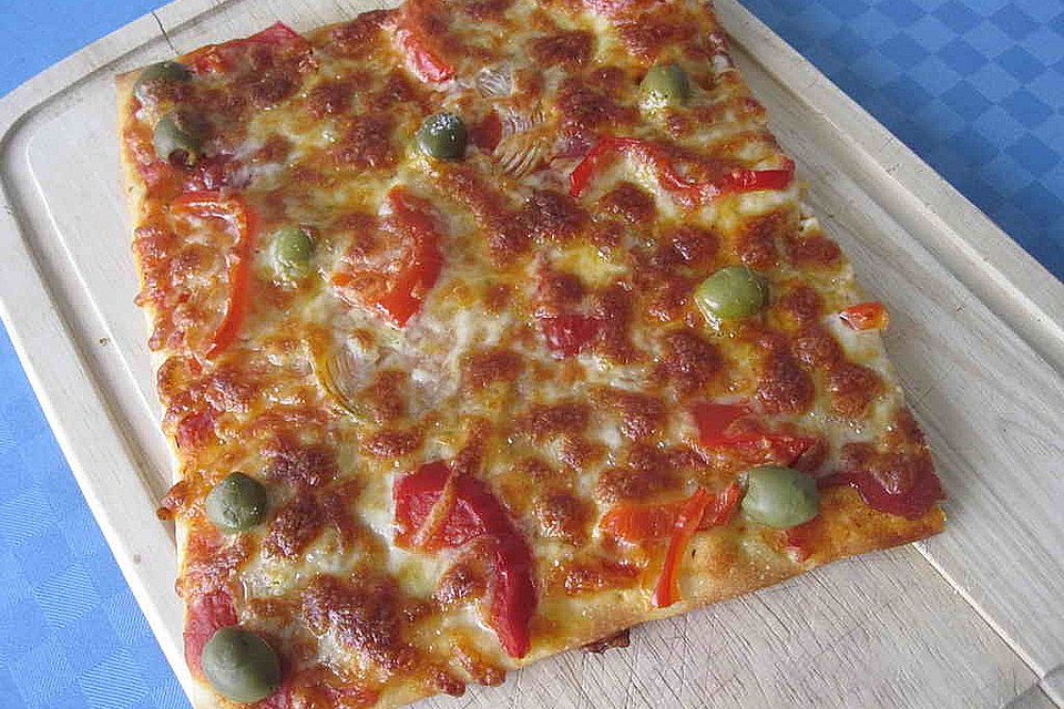 Zwiebel-Käse Pizza