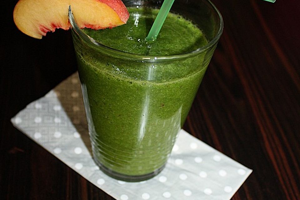 Grüner Spinat-Pfirsich-Smoothie