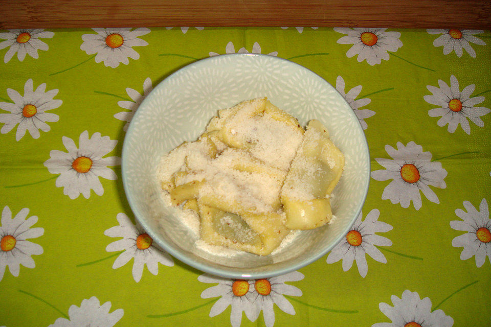 Pasta mit Parmesan und brauner Butter