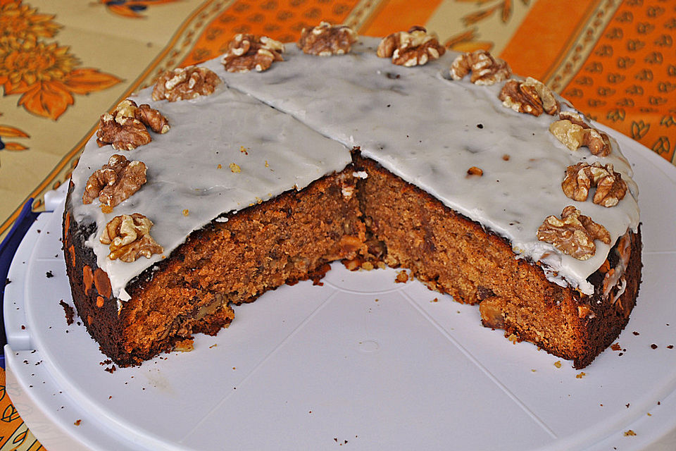 Gewürzkuchen mit Walnüssen und Feigen