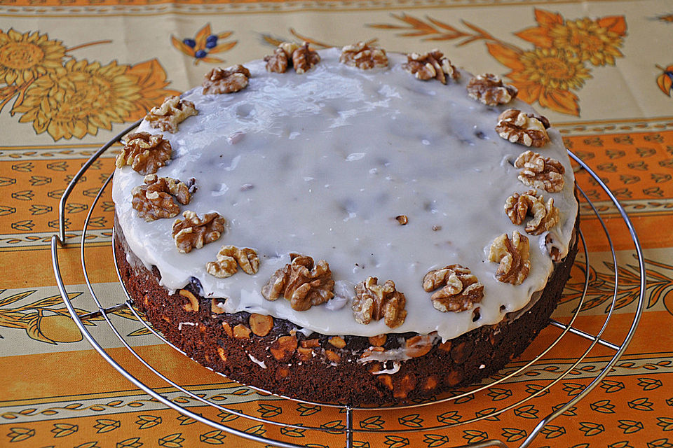 Gewürzkuchen mit Walnüssen und Feigen