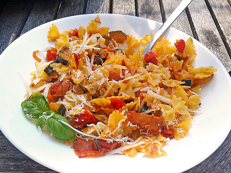 Tomaten-Zucchini-Pfanne mit Minifarfalle von Bluebird123| Chefkoch