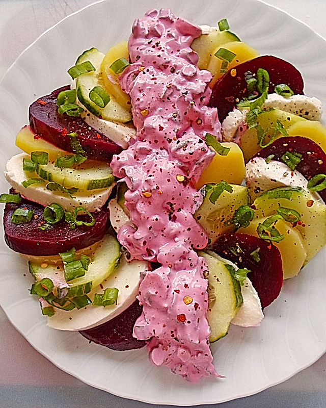Rote Bete-Mozzarella-Gurken-Kartoffel-Salat für 1 Person