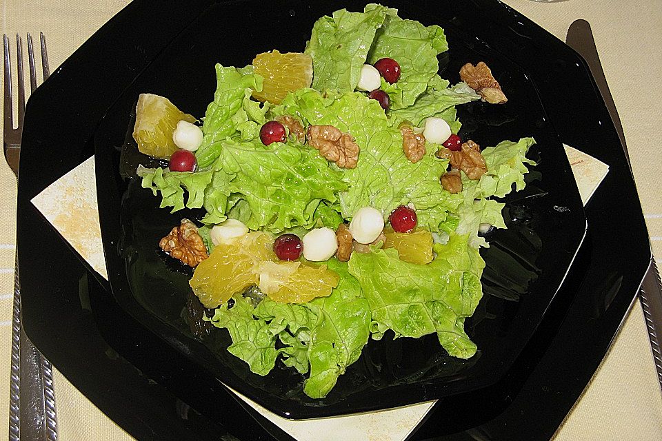 Blattsalat mit Orangen