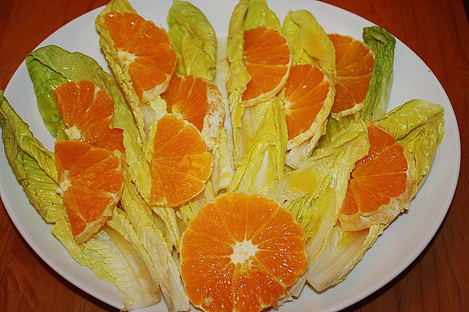 Blattsalat mit Orangen