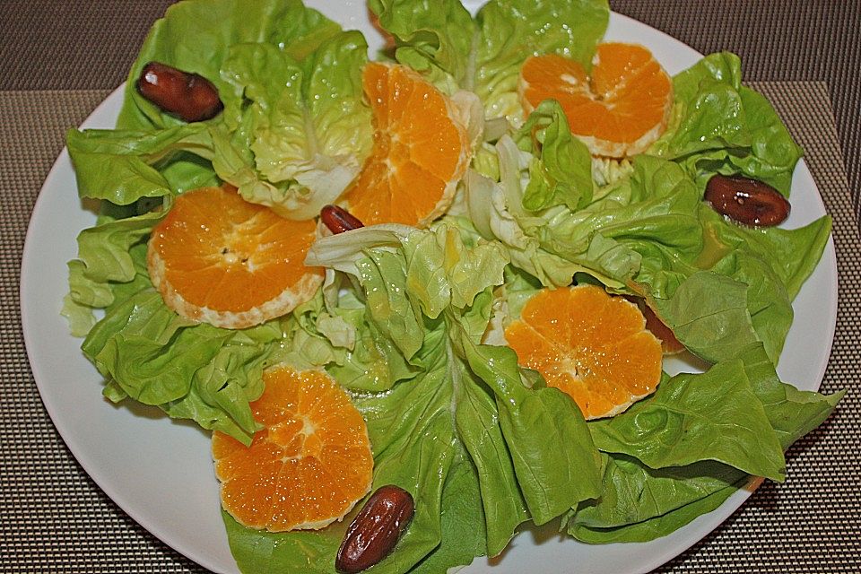 Blattsalat mit Orangen