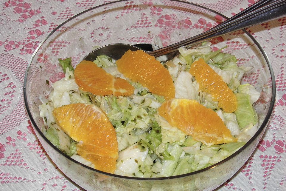 Blattsalat mit Orangen