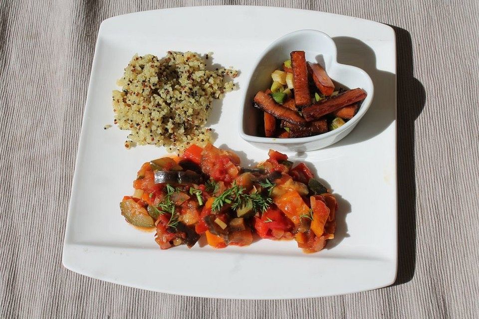 Quinoa mit Paprika, Zucchini und Aubergine