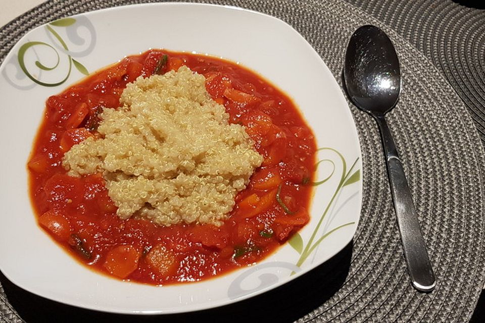 Quinoa mit Paprika, Zucchini und Aubergine