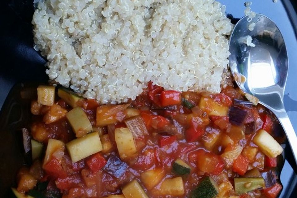 Quinoa mit Paprika, Zucchini und Aubergine