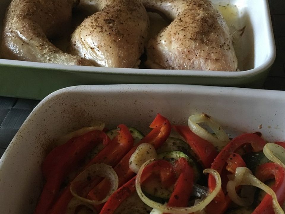 Hähnchenschenkel mit Paprika-Zucchini-Gemüse von Geflügelfreundin ...