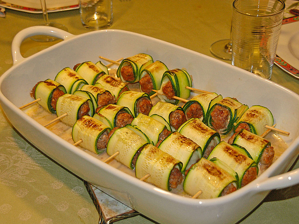 Zucchiniröllchen mit Paprikasugo von Miss_Kaffeebohne| Chefkoch