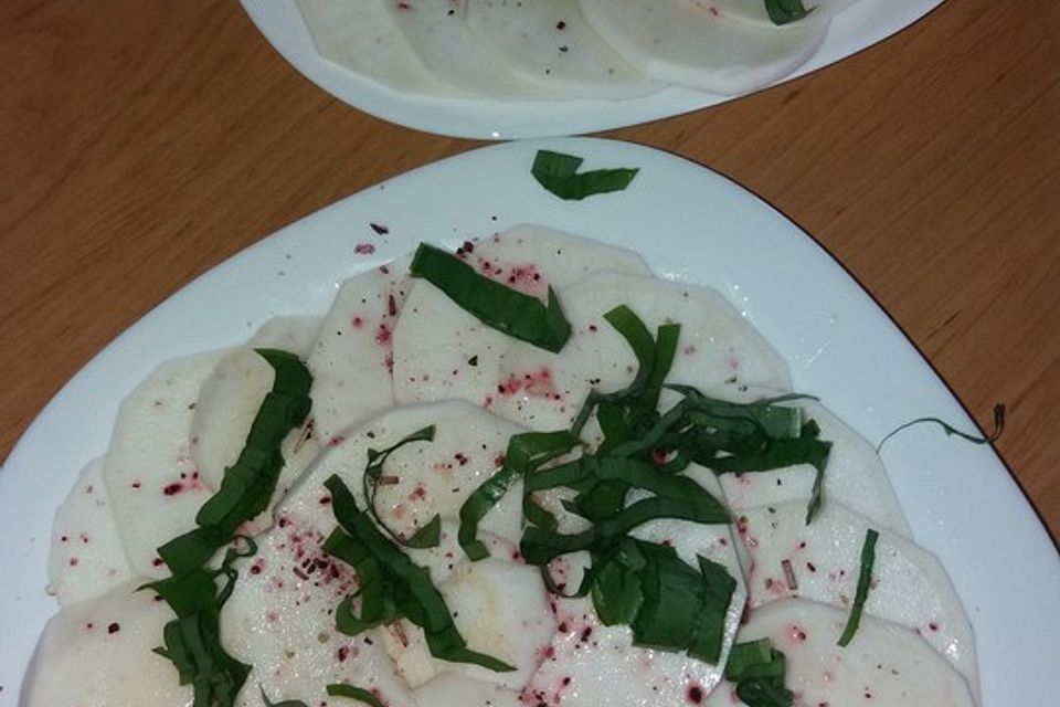 Mairübchen-Carpaccio mit Bärlauch