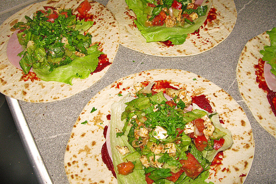 Tomate-Kräuter-Wraps