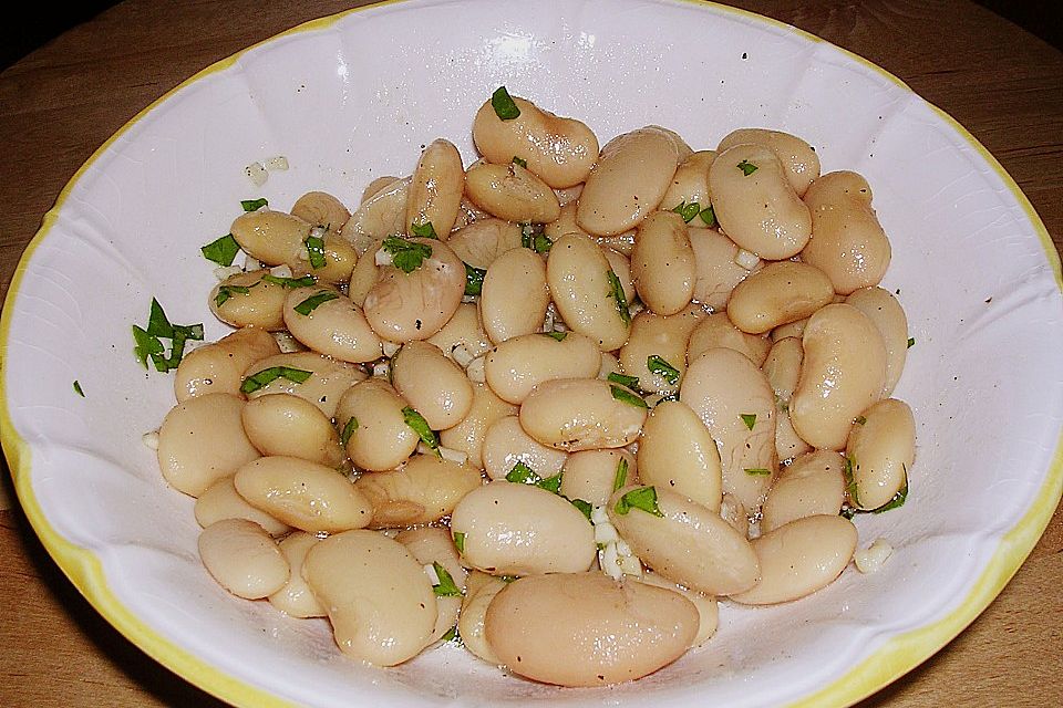 Dicke Bohnen mit Knoblauch in Öl