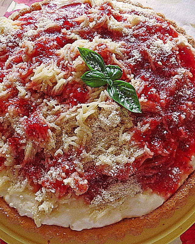 Spaghetti-Torte mit Himbeersoße