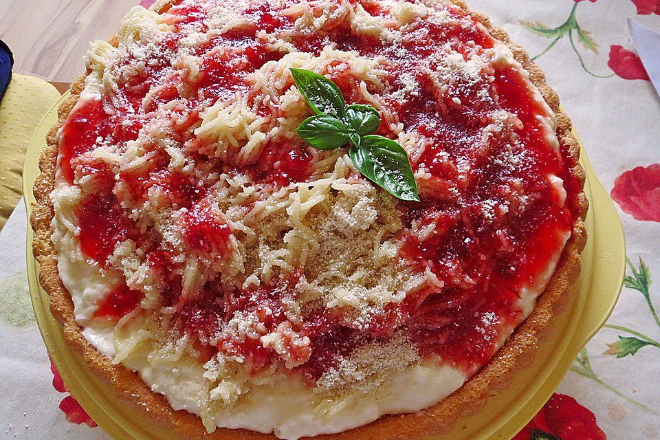 Spaghetti-Torte mit Himbeersoße