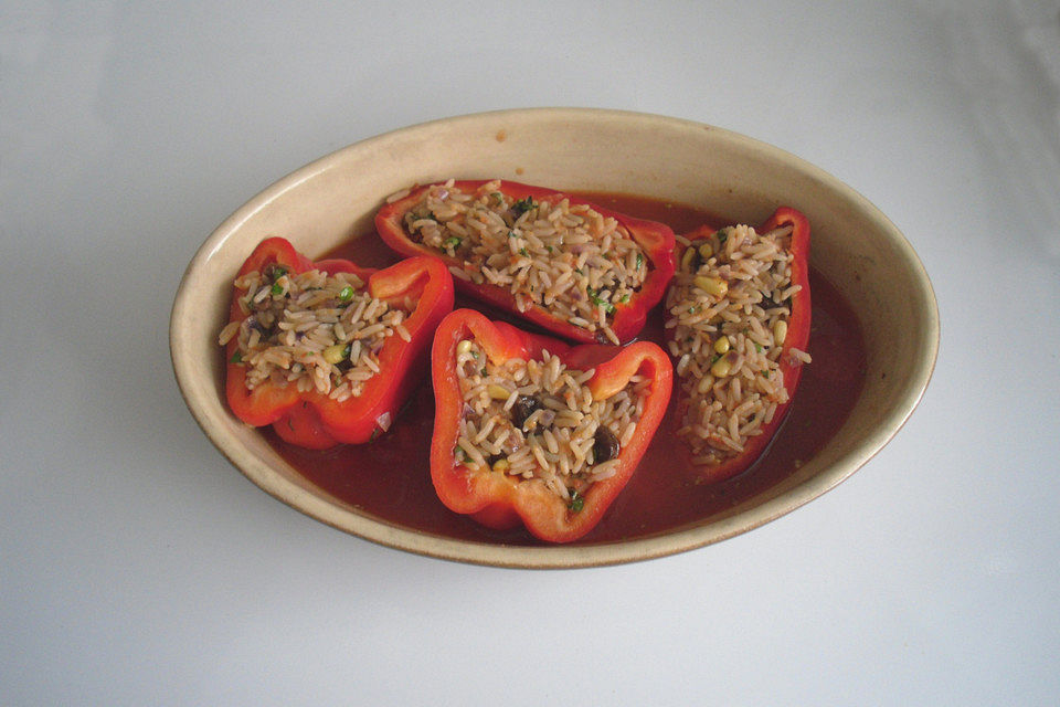 Gefüllte Tomaten mit Reis und Rosinen