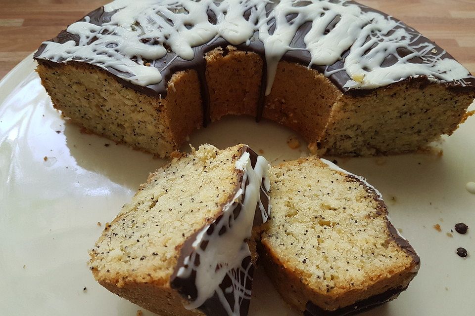 Ananas-Marzipan-Kuchen mit Mohn