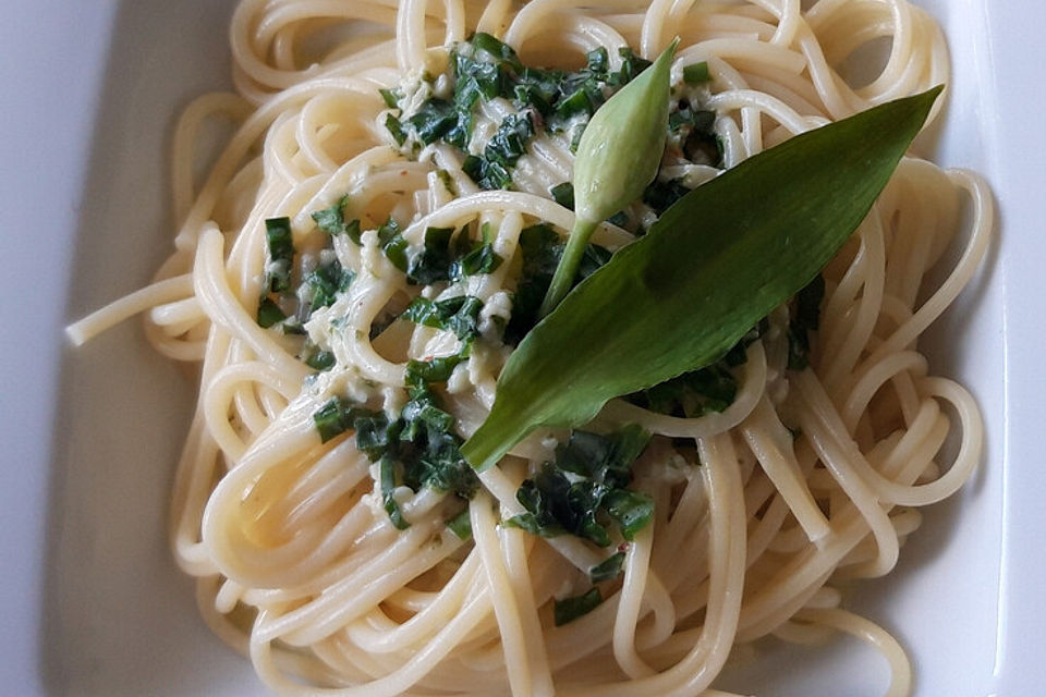 Bärlauch-Spaghetti in einer Sahnesoße