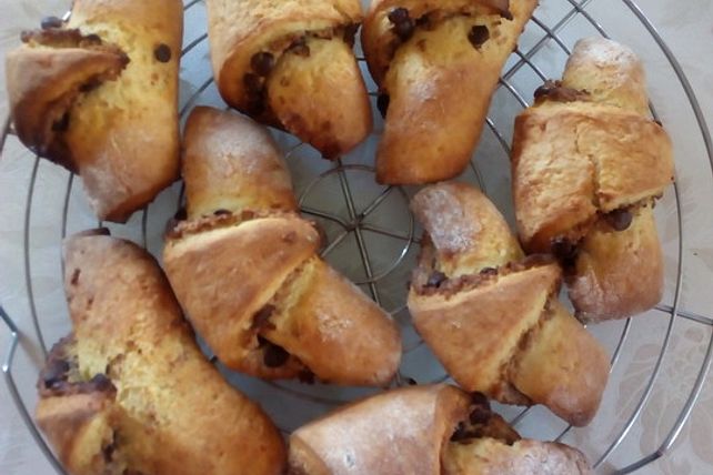 Kartoffelhörnchen mit Nussfüllung von emi922| Chefkoch