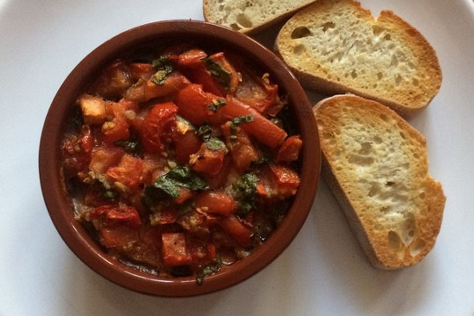 Gebackener Schafskäse nach mediterraner Art