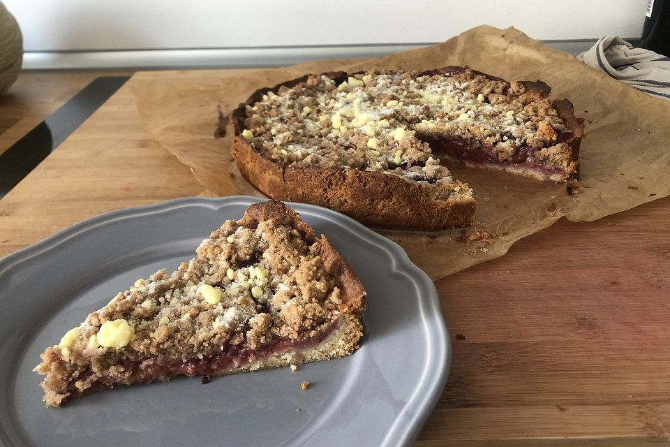 Veganer Zwetschgenkuchen mit Zimtstreuseln