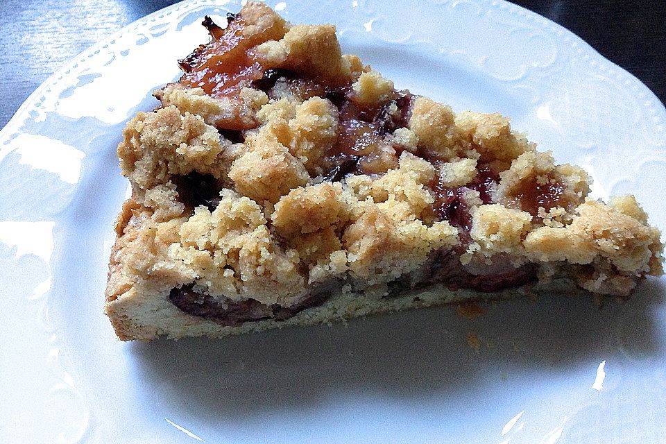 Veganer Zwetschgenkuchen mit Zimtstreuseln