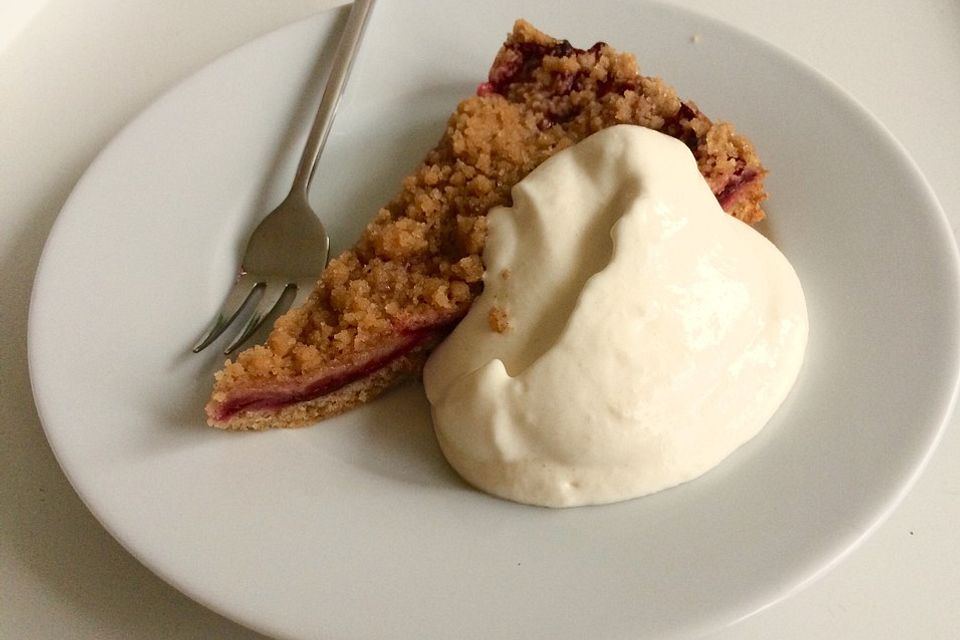 Veganer Zwetschgenkuchen mit Zimtstreuseln