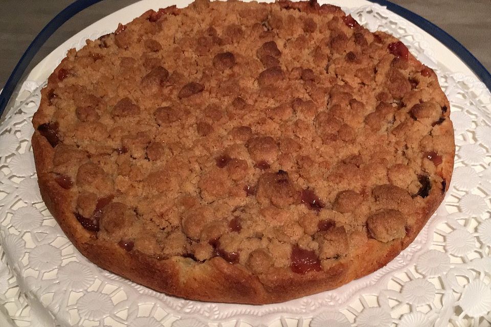 Veganer Zwetschgenkuchen mit Zimtstreuseln