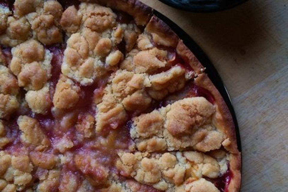 Veganer Zwetschgenkuchen mit Zimtstreuseln