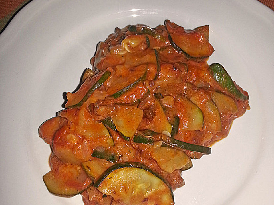 Zucchinigemüse mit Brunch-Tomaten Soße von hajahe| Chefkoch