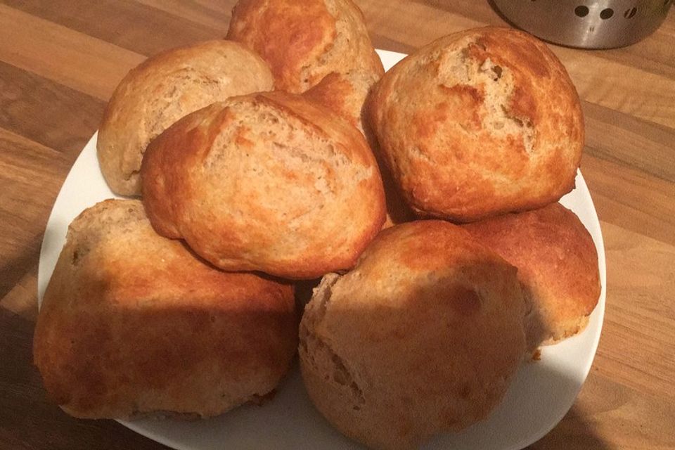 Dinkel-Kartoffelmehl-Brötchen mit Quark und Natron Dinkel-Kartoffelmehl-Brötchen mit Quark und Natron