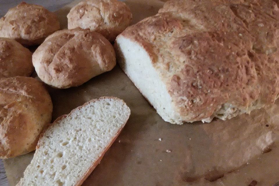 Dinkel-Kartoffelmehl-Brötchen mit Quark und Natron Dinkel-Kartoffelmehl-Brötchen mit Quark und Natron