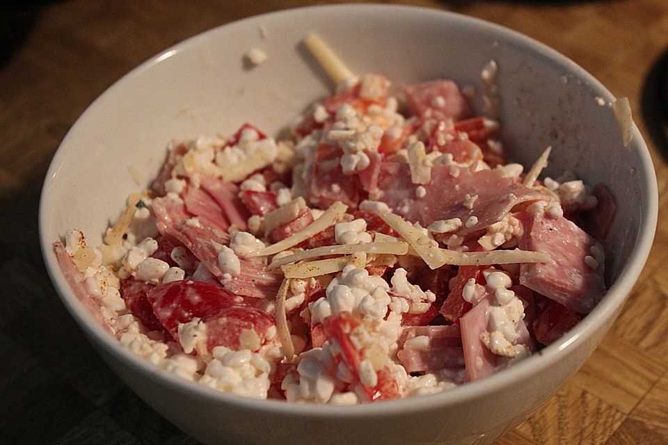 Low Carb Hüttenkäse Salat