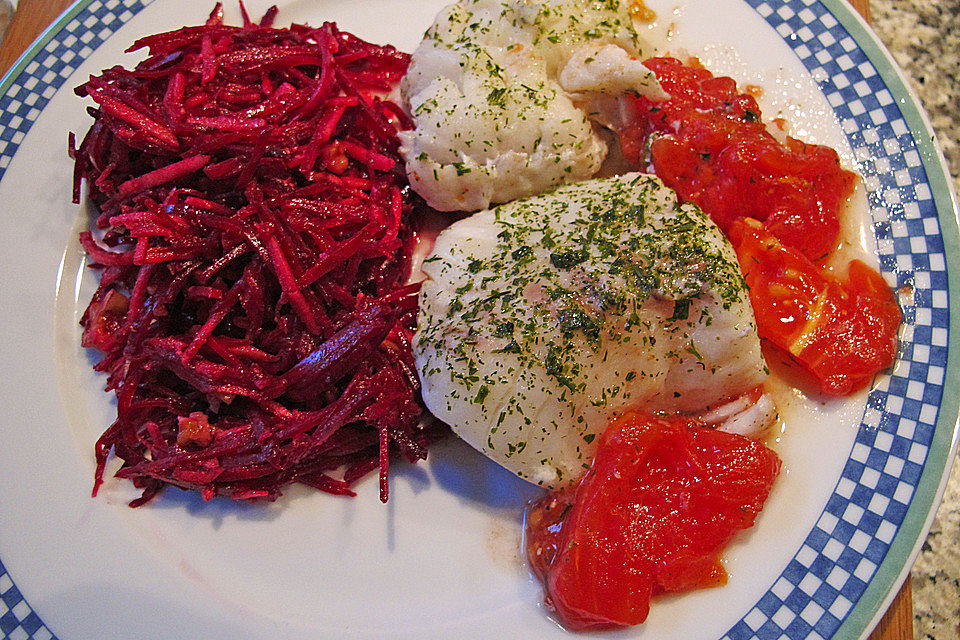 Gedünsteter Kabeljau auf Tomaten