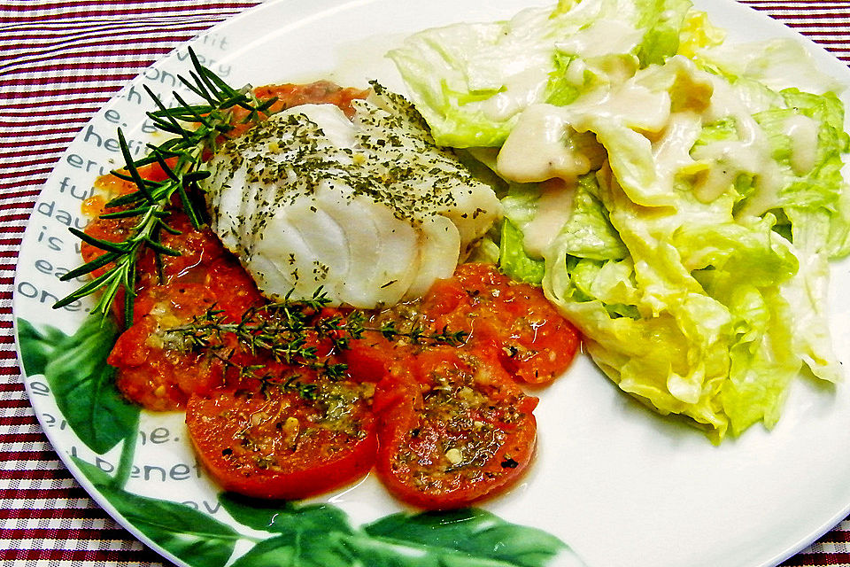 Gedünsteter Kabeljau auf Tomaten