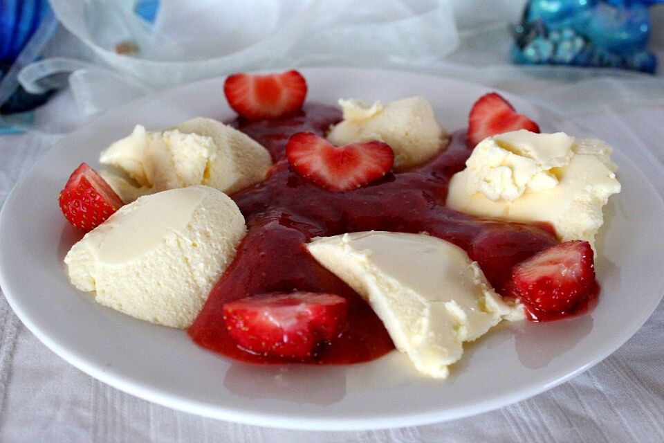 Quarkmousse mit Erdbeeren